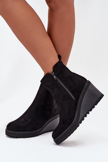 isolierte Stiefeletten aus Kunstveloursleder in schwarz 2