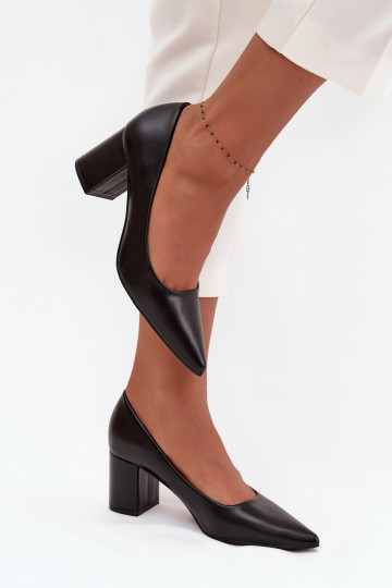 talons aiguilles avec bouts pointus en noir