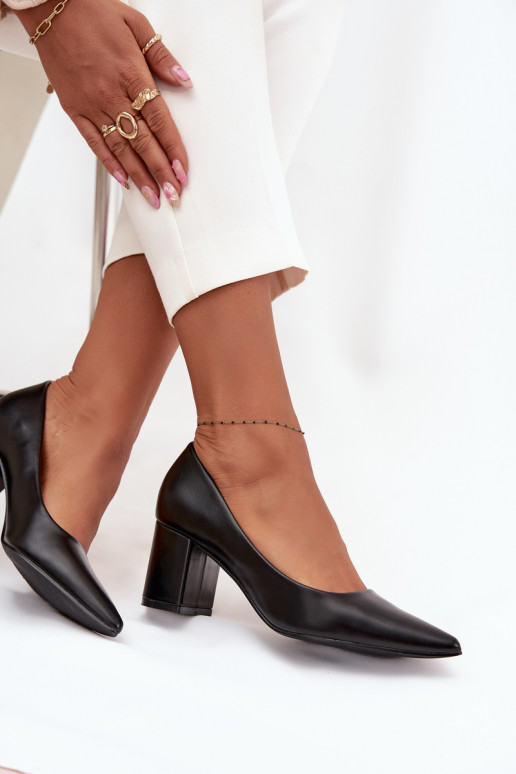 talons aiguilles avec bouts pointus en noir