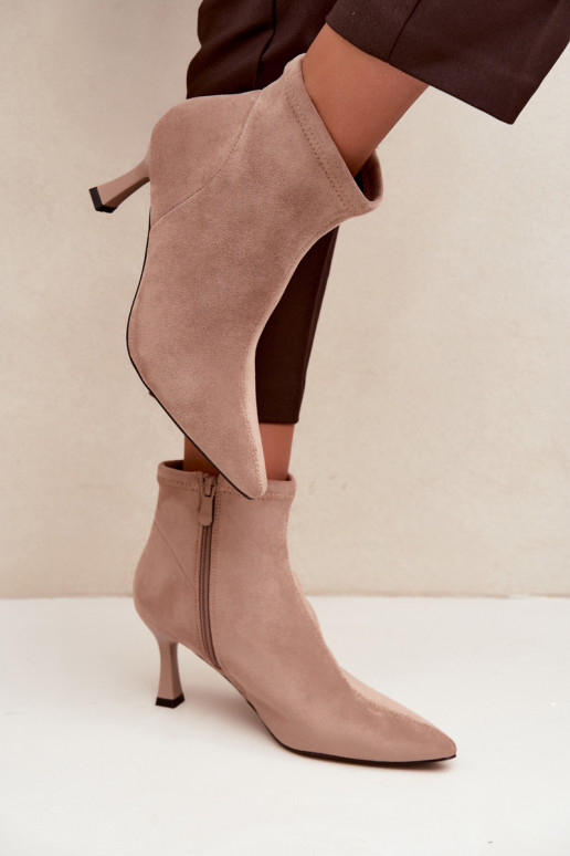 Bottines pour femmes sur un talon fin avec des coutures en couleur sable Clancy