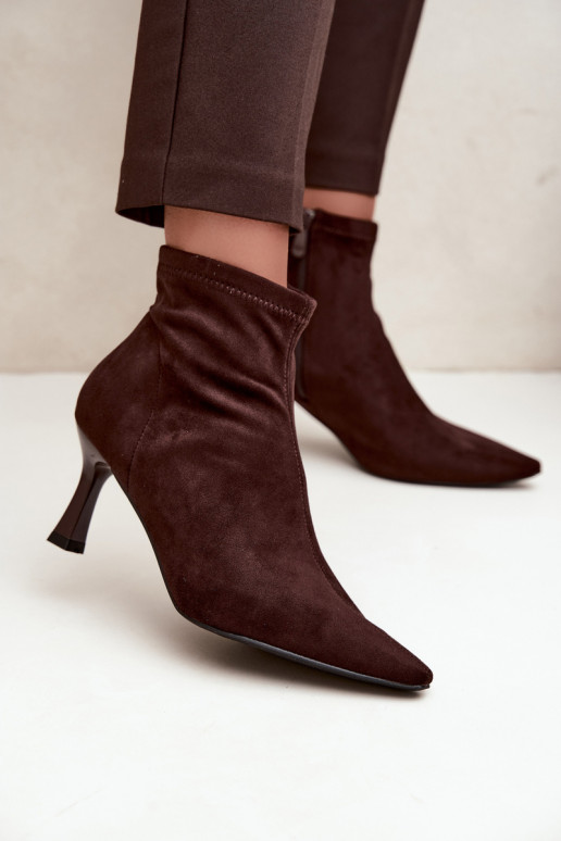 Dames enkellaarsjes op een slanke hak met stiksels in chocoladekleur Clancy