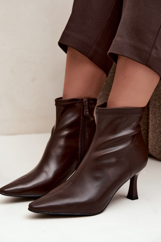 Damen Stiefeletten auf schmalem Absatz mit Nähten aus Kunstleder in Schokoladenfarbe Clancy
