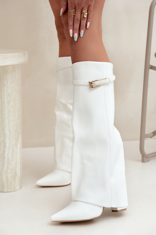 Bottes longues avec talons et tige cousue avec boucles en couleur blanche Amrie