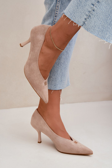 Sandalen van faux suede met gouden details in zandkleur Adessa