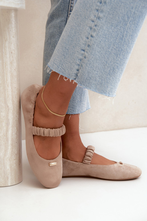 Sandalen met decoratieve details in zandkleur Brinelle