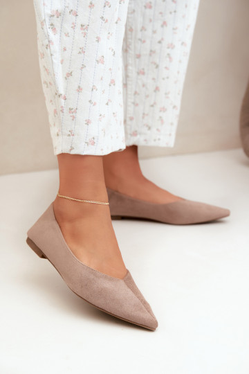 Ballerina's met spitse neuzen van faux suede in zandkleur Corabella 2