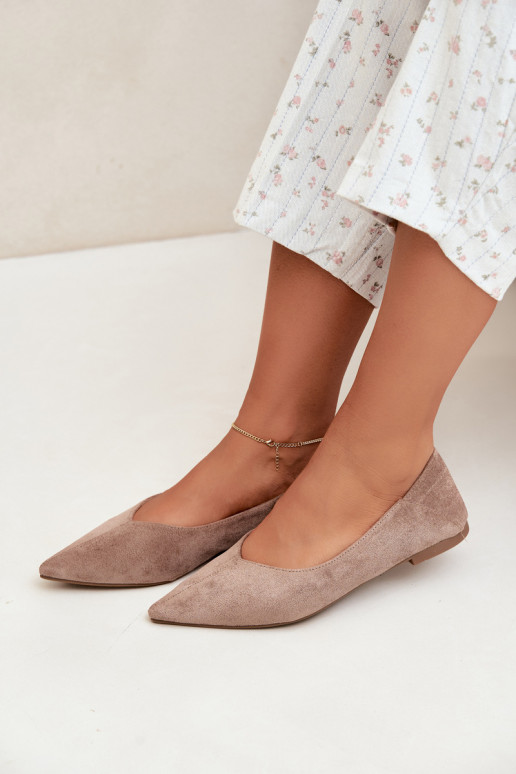 Ballerina's met spitse neuzen van faux suede in zandkleur Corabella