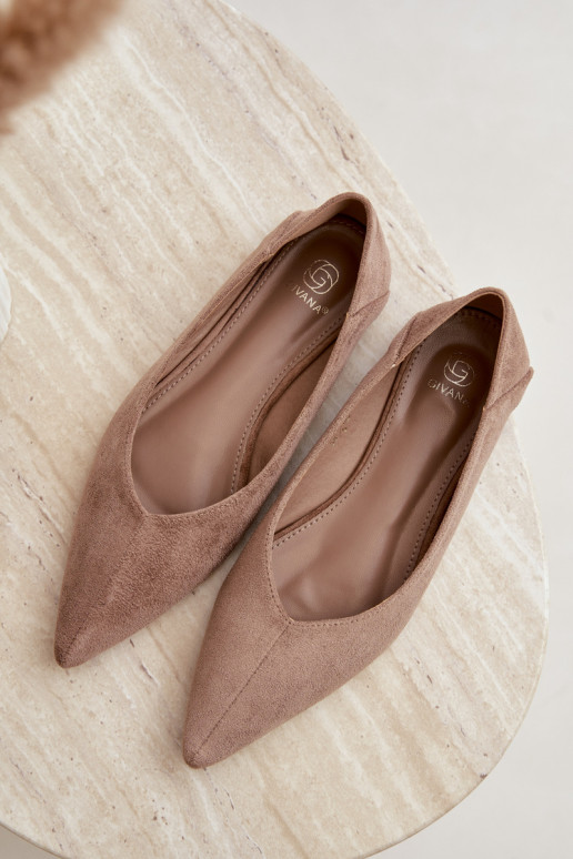 Ballerina's met spitse neuzen van faux suede in zandkleur Corabella