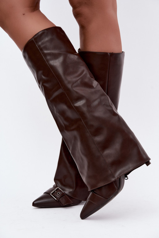 bottes hautes isolées avec talons fins et boucles en couleur marron Kelra
