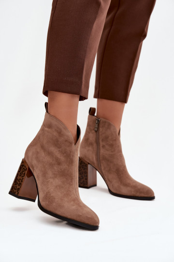 Faux suede enkellaarsjes met isolatie in zand Zivella 2