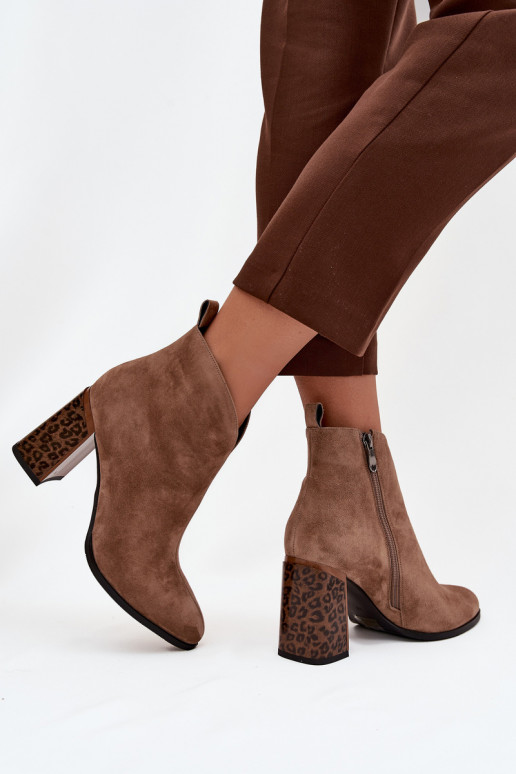 Faux suede enkellaarsjes met isolatie in zand Zivella