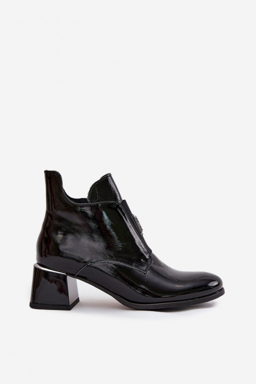 Bottines en cuir vernies isolées avec détails ornés Zazoo 60560 noires