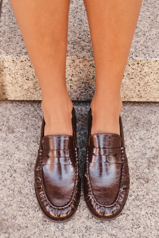dames mocassins met ruches en reliëf in chocolade Dalmy