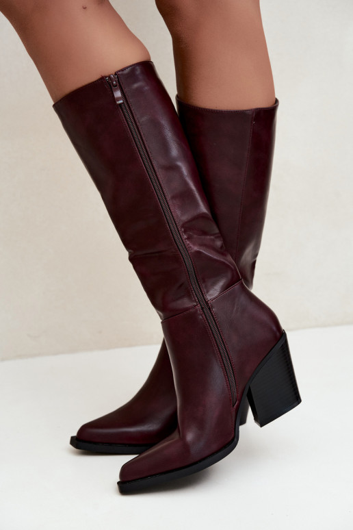Damen kniehohe Stiefel mit Absatz isoliert bordeauxfarben Katelle
