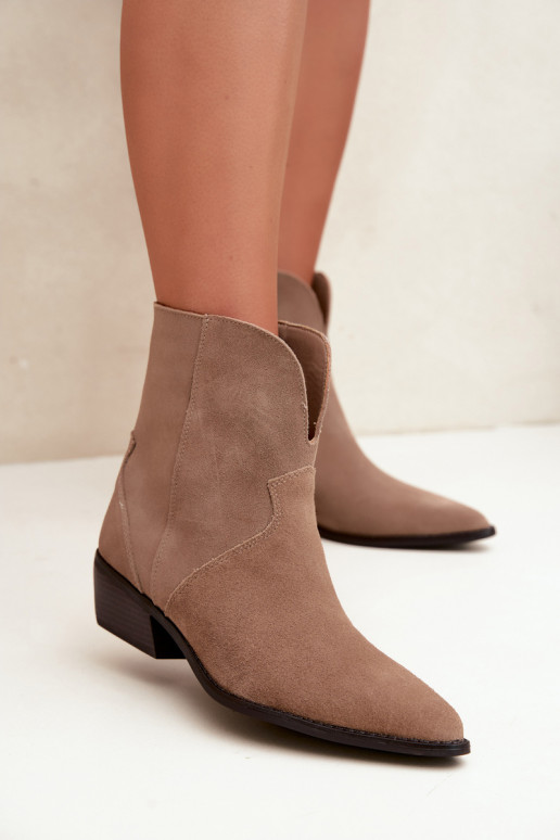 bottines pour femmes de style cowboy à talons en daim naturel sable Norelle