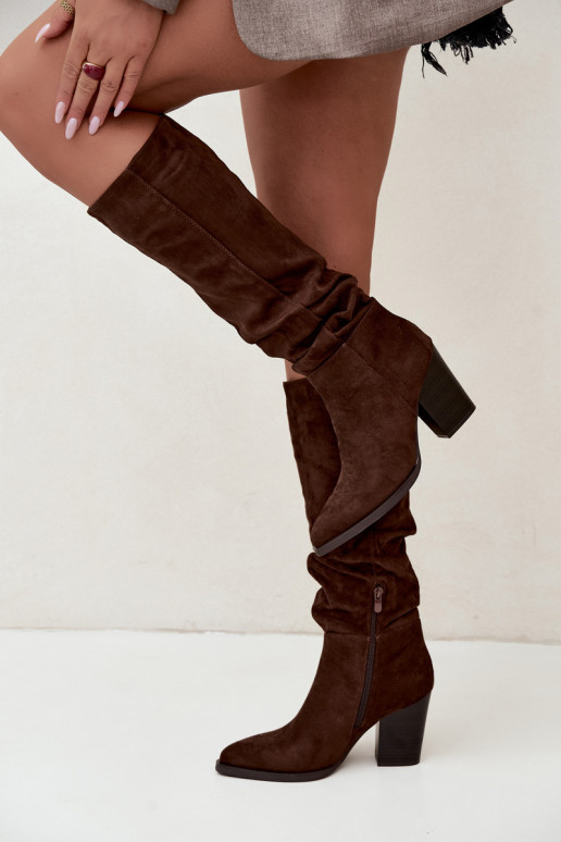 bottes hautes pour femmes avec talons et tige courbée en marron Ismera
