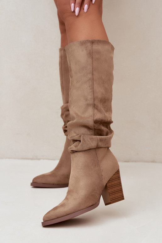 damen kniehohe Stiefel mit Absatz und gebogenem Schaft in sandfarben Ismera