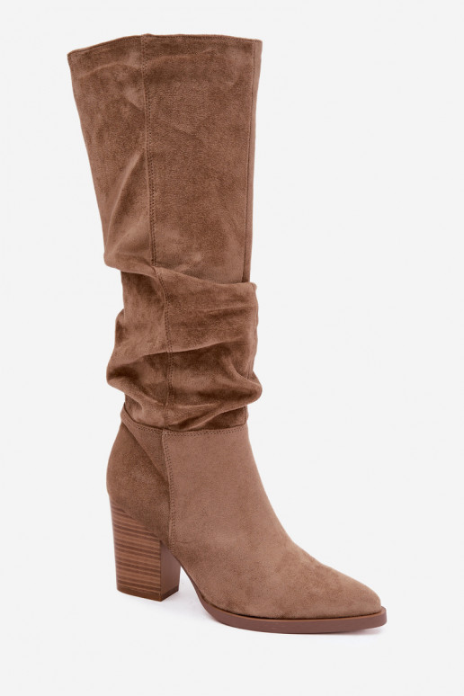 damen kniehohe Stiefel mit Absatz und gebogenem Schaft in sandfarben Ismera