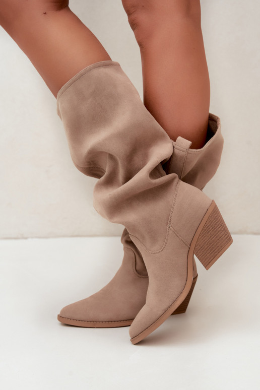 bottes hautes pour femmes froissées de style cowboy avec sangles et talons en sable Adria