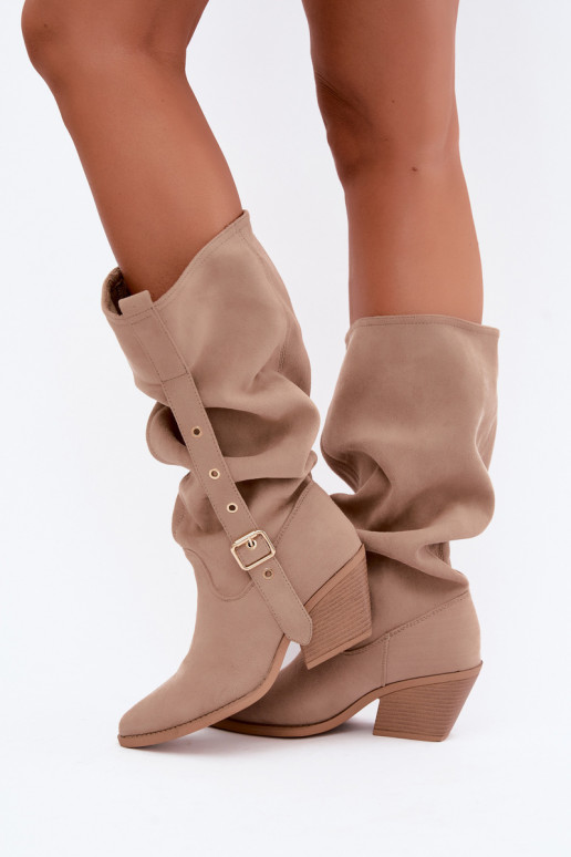 bottes hautes pour femmes froissées de style cowboy avec sangles et talons en sable Adria