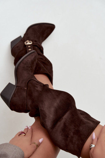 bottes hautes pour femmes froissées de style cowboy avec sangles et talons en CzekoladoĮe Adria 2