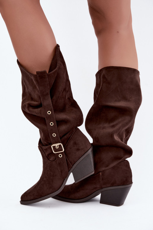 bottes hautes pour femmes froissées de style cowboy avec sangles et talons en CzekoladoĮe Adria