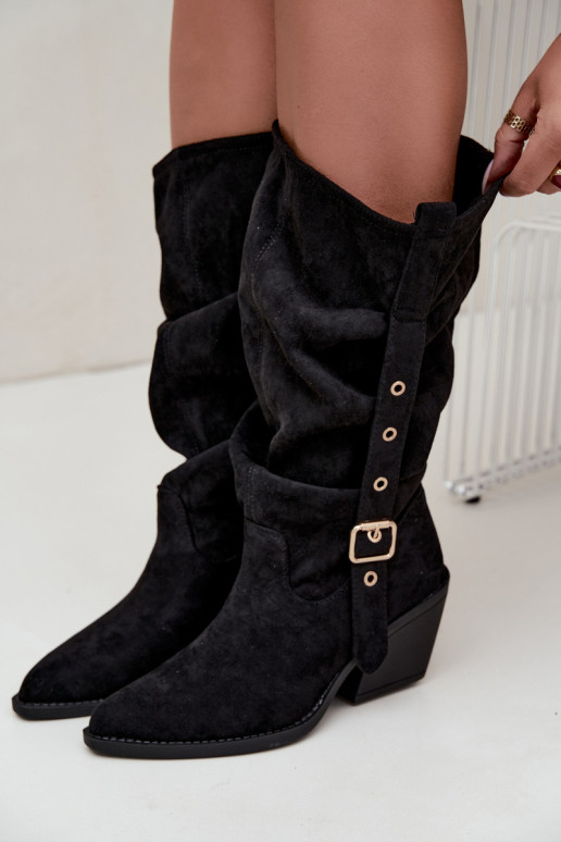 bottes hautes pour femmes froissées de style cowboy avec sangles et talons en noir Adria