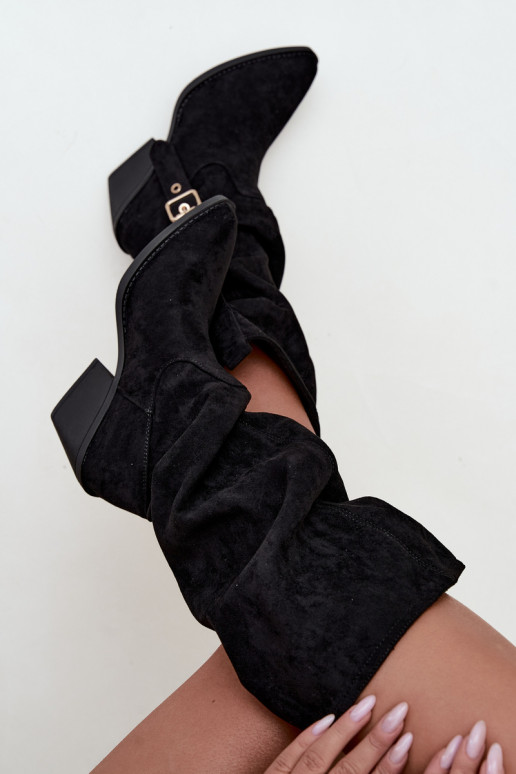 bottes hautes pour femmes froissées de style cowboy avec sangles et talons en noir Adria