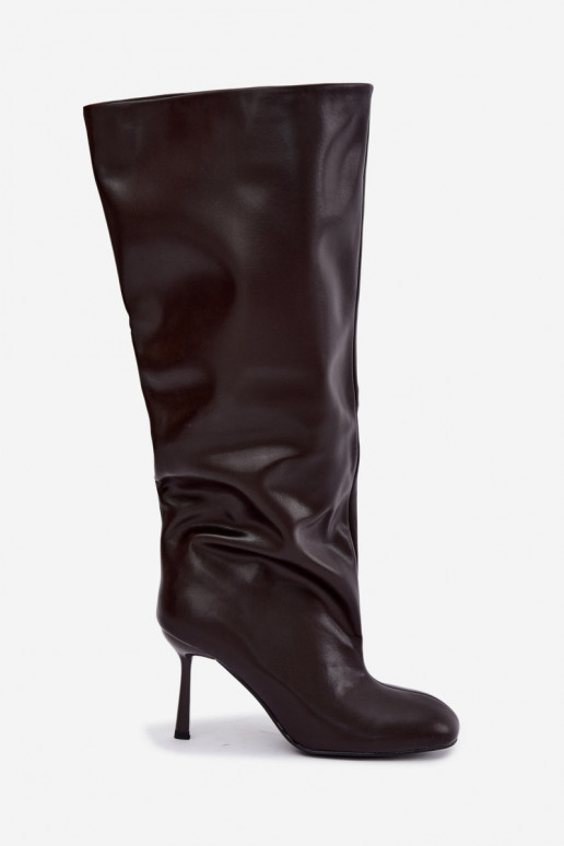 Damen kniehohe Stiefel zum Hineinschlüpfen mit schmalen Absätzen in Schokolade Caliya