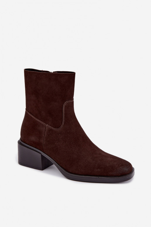 Dames enkellaarsjes van faux suede met hakken in chocolade kleur Iveris