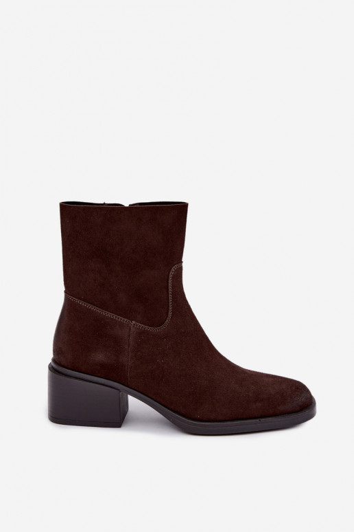 Dames enkellaarsjes van faux suede met hakken in chocolade kleur Iveris