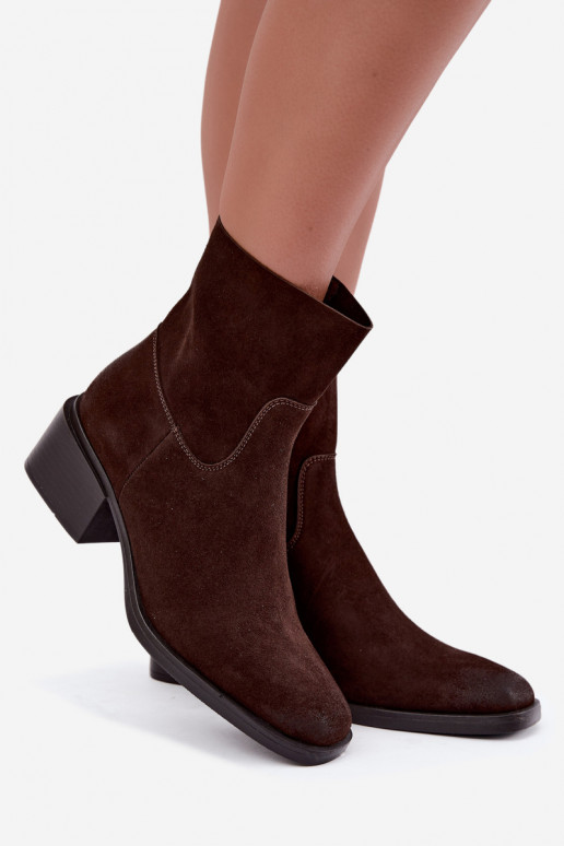 Dames enkellaarsjes van faux suede met hakken in chocolade kleur Iveris