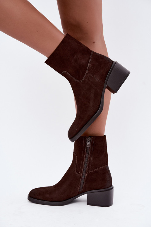 Dames enkellaarsjes van faux suede met hakken in chocolade kleur Iveris