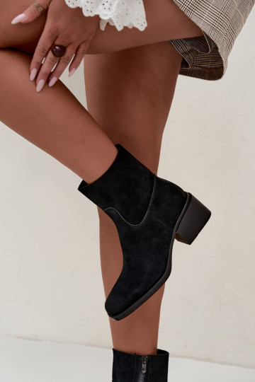 Dames enkellaarsjes van faux suede met hakken in zwarte kleur Iveris 2