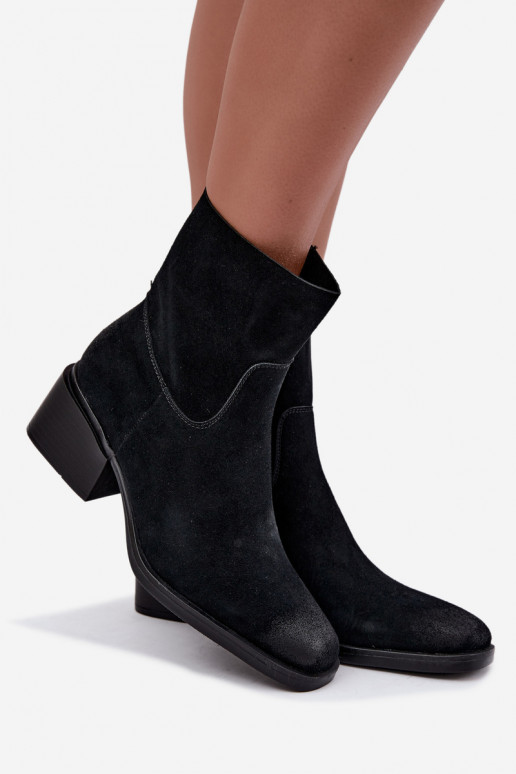 Dames enkellaarsjes van faux suede met hakken in zwarte kleur Iveris