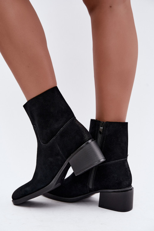 Dames enkellaarsjes van faux suede met hakken in zwarte kleur Iveris