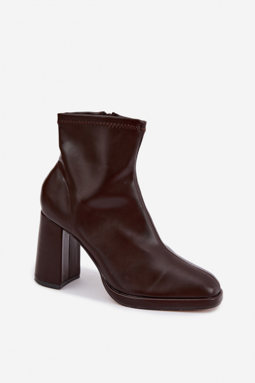 Dames enkellaarsjes van faux leather met hakken in chocolade kleur Karvella