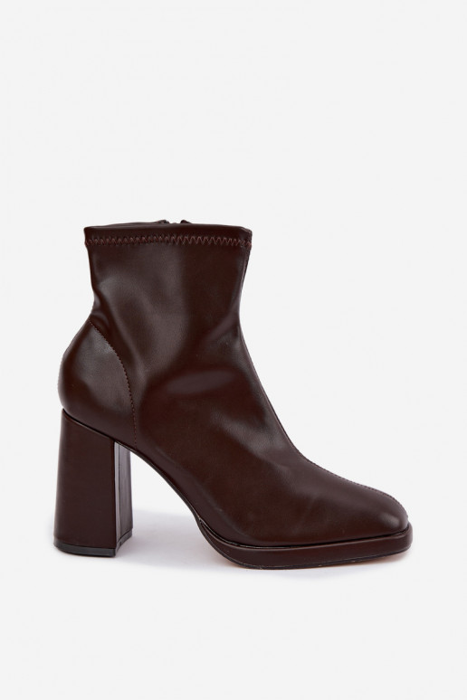 Dames enkellaarsjes van faux leather met hakken in chocolade kleur Karvella