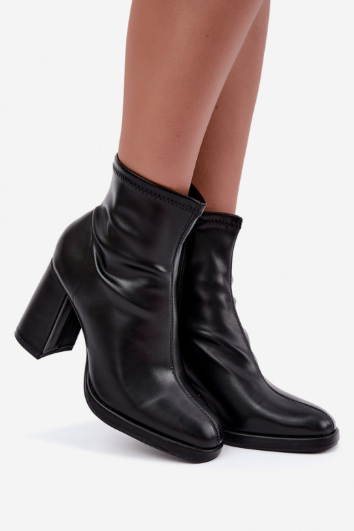 Dames enkellaarsjes van faux leather met hakken in zwarte kleur Karvella