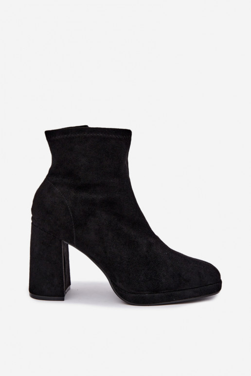 Dames enkellaarsjes van faux suede met hakken in zwarte kleur Karvella