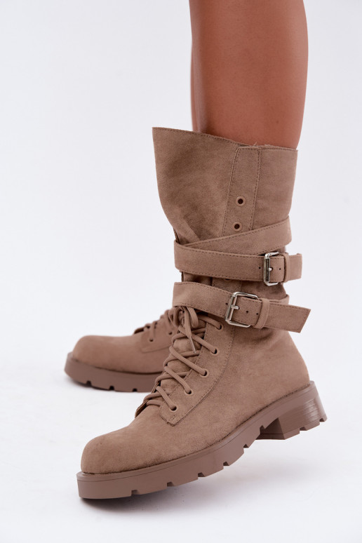 Geïsoleerde werkankleboots met gespen in zandkleur Patsy