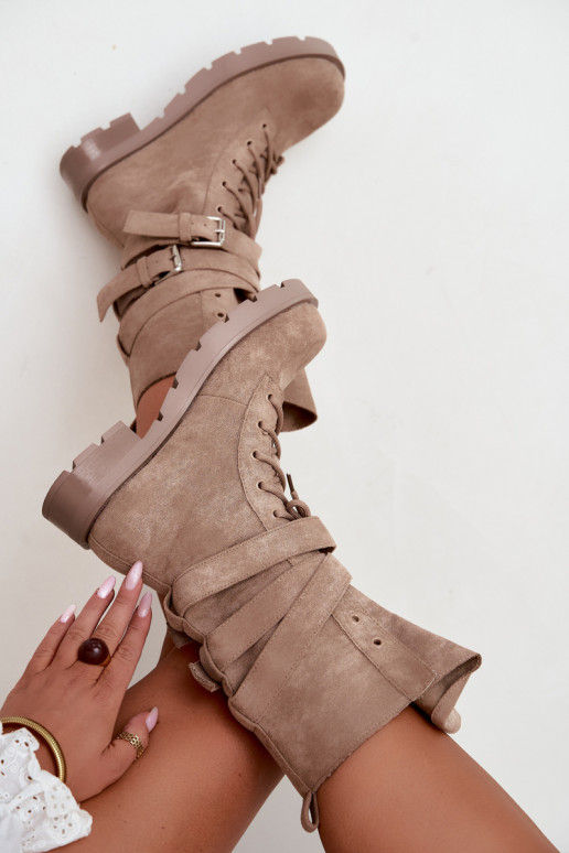 Geïsoleerde werkankleboots met gespen in zandkleur Patsy