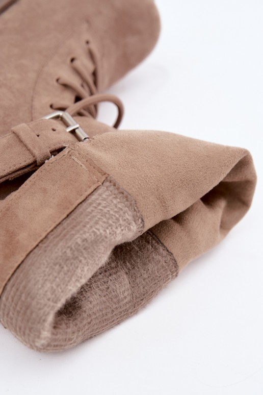 Geïsoleerde werkankleboots met gespen in zandkleur Patsy