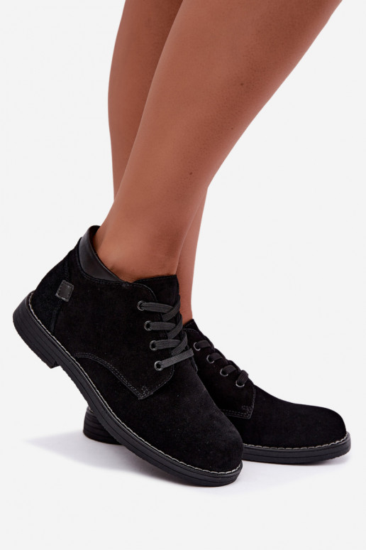 Nirelia schoenen van zwarte faux suede