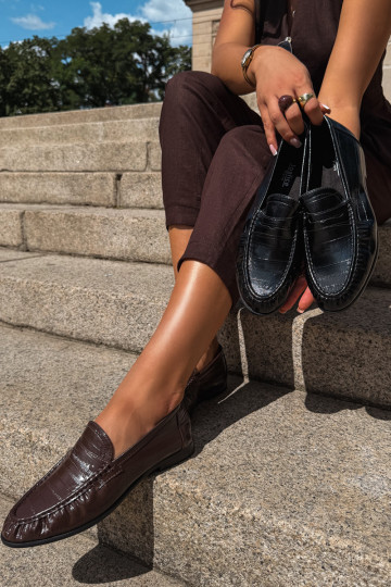 Lakken dames mocassins met rimpels in bruine kleur Dulcy 2