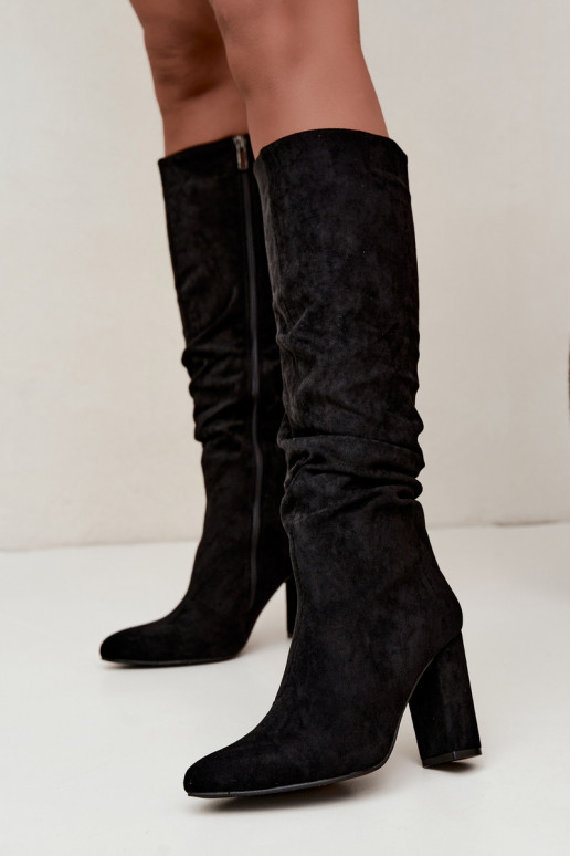 Bottes hautes pour femmes isolées avec talons et volants en noir Imelia
