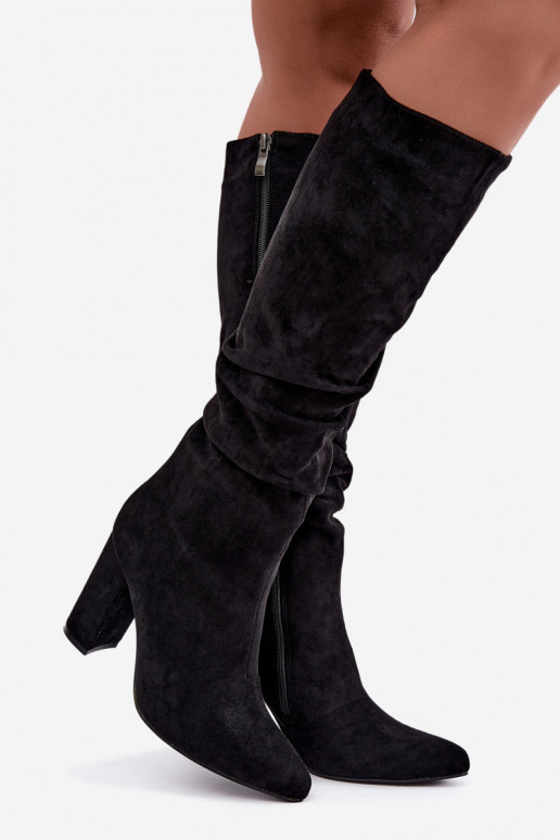 Bottes hautes pour femmes isolées avec talons et volants en noir Imelia