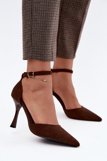 Faux suede schoenen met bandjes in chocolade kleur Ladessa 2