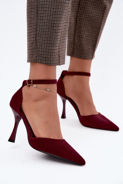 Chaussures en daim synthétique avec des sangles couleur bordeaux Ladessa