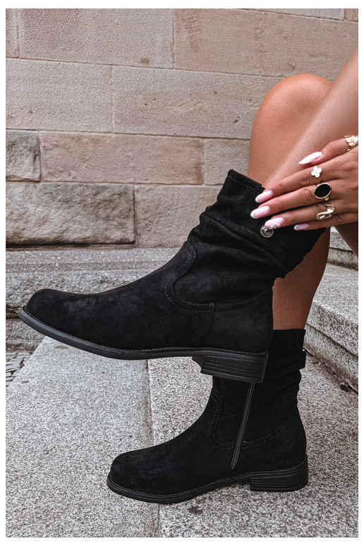 Wärmende Stiefeletten mit Rüschen und breiten Absätzen, schwarz